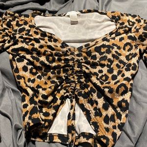 Large leopard runched top
